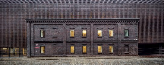 Silesia ülikooli raadio- ja televisiooniteaduskond. Arhitektid: BAAS Arquitectura, Barcelona, Hispaania; Grupa 5 Architekci, Varssavi, Poola; Biuro Projektowe Małeccy, Katowice, Poola. Foto: Adrià Goula